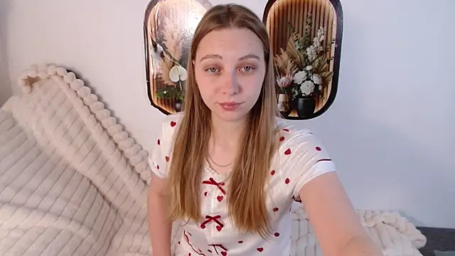 bellaa love  online show from May 3, 12:05 am