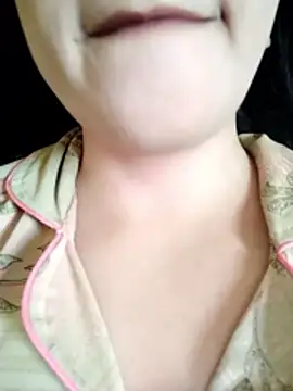 Snapshot of Anki-doll chatting on April 19, 5:40 am Anki-doll online show from April 19, 5:40 am