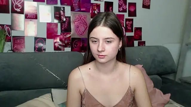 Snapshot of MilanaRoza chatting on October 18, 4:52 pm MilanaRoza online show from October 18, 4:52 pm