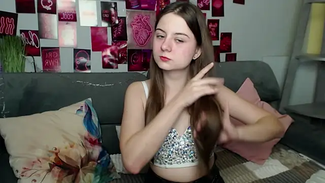 Snapshot of MilanaRoza chatting on October 23, 5:18 am MilanaRoza online show from October 23, 5:18 am