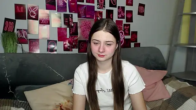 Snapshot of MilanaRoza chatting on October 25, 4:42 am MilanaRoza online show from October 25, 4:42 am