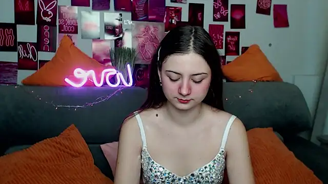 Snapshot of MilanaRoza chatting on November 2, 6:05 am MilanaRoza online show from November 2, 6:05 am