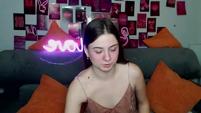 Snapshot of MilanaRoza chatting on November 6, 5:52 am MilanaRoza online show from November 6, 5:52 am