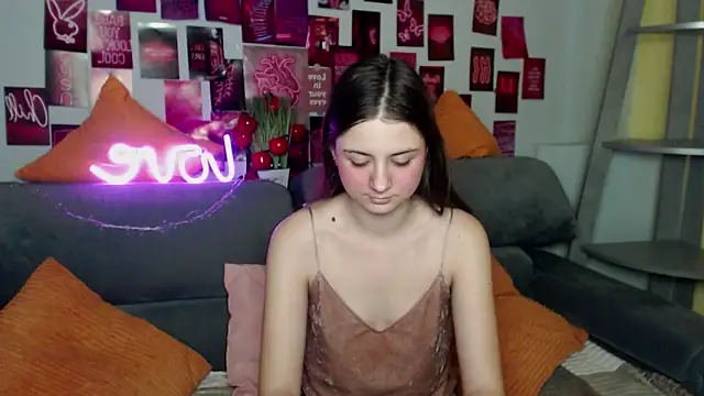 Snapshot of MilanaRoza chatting on November 13, 6:01 am MilanaRoza online show from November 13, 6:01 am