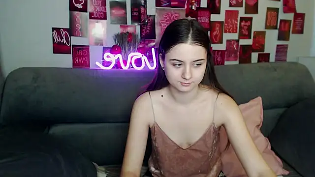 Snapshot of MilanaRoza chatting on November 14, 6:01 am MilanaRoza online show from November 14, 6:01 am