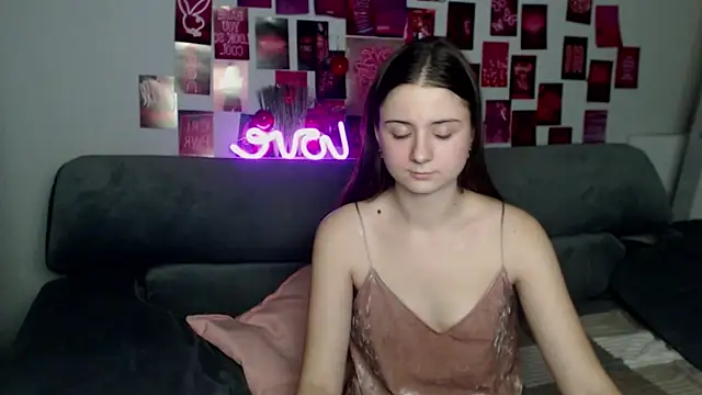 Snapshot of MilanaRoza chatting on November 15, 6:04 pm MilanaRoza online show from November 15, 6:04 pm