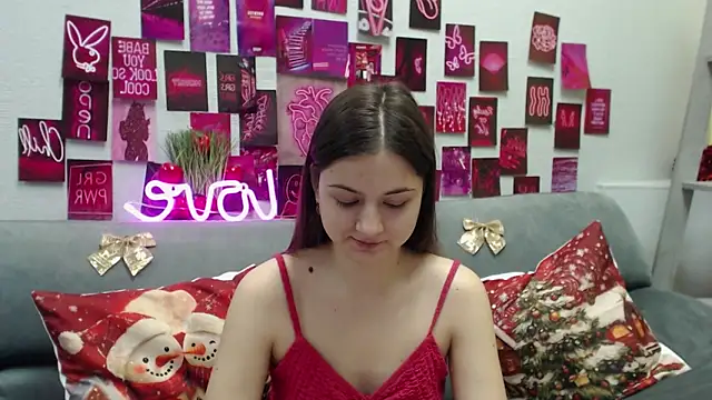 Snapshot of MilanaRoza chatting on December 19, 6:09 am MilanaRoza online show from December 19, 6:09 am