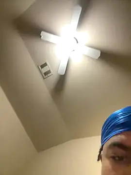 Snapshot of cumwatch3376 chatting on December 2, 8:33 pm cumwatch3376 online show from December 2, 8:33 pm