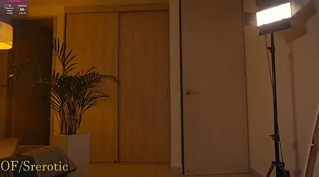 Snapshot of _srerotic chatting on February 22, 3:45 am srerotic online show from February 22, 3:45 am