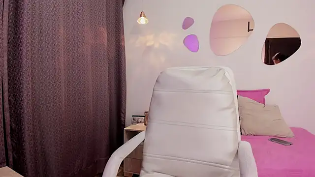 Snapshot of Vioolletta chatting on September 17, 6:53 pm Vioolletta online show from September 17, 6:53 pm