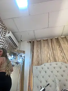 Snapshot of SashaDurante chatting on April 14, 11:49 am SashaDurante online show from April 14, 11:49 am