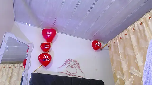 Snapshot of Laylafoxy_tay chatting on February 22, 6:06 am Laylafoxy tay online show from February 22, 6:06 am