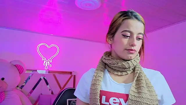 Snapshot of Laylafoxy_tay chatting on September 14, 3:05 am Laylafoxy tay online show from September 14, 3:05 am