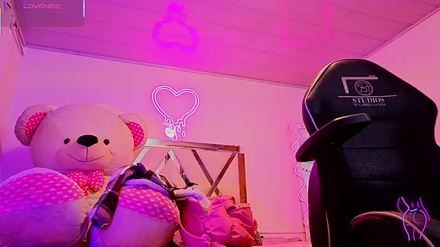 Snapshot of Laylafoxy_tay chatting on September 17, 3:08 am Laylafoxy tay online show from September 17, 3:08 am