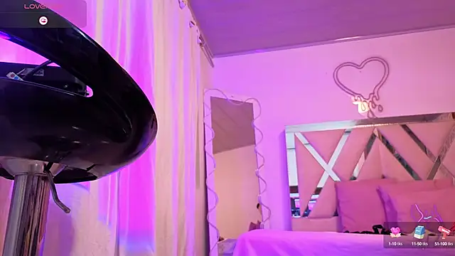 Snapshot of Laylafoxy_tay chatting on October 14, 3:18 am Laylafoxy tay online show from October 14, 3:18 am