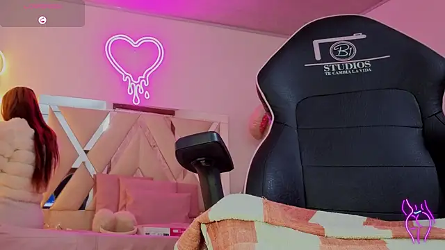 Snapshot of Laylafoxy_tay chatting on November 3, 3:19 am Laylafoxy tay online show from November 3, 3:19 am