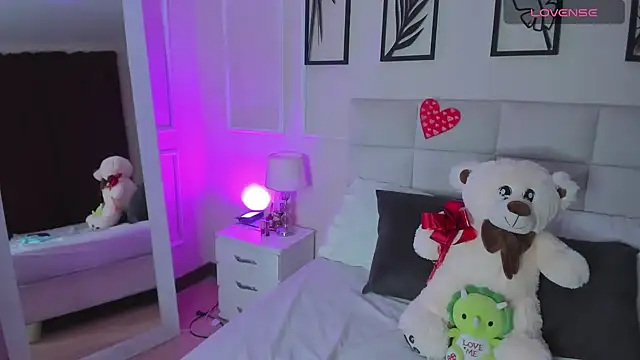 Amber  Sanchez online show from February 15, 8:54 pm
