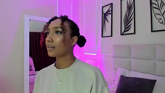 Amber  Sanchez online show from March 7, 1:42 am