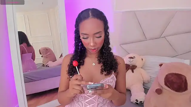 Amber  Sanchez online show from March 18, 2:04 am
