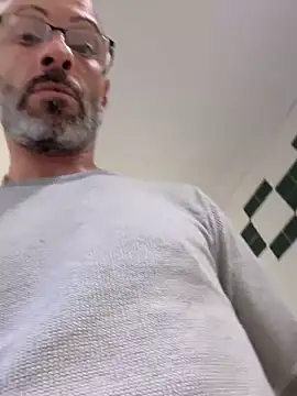 Snapshot of KBD85 chatting on October 15, 9:59 pm KBD85 online show from October 15, 9:59 pm