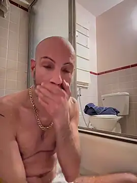 Snapshot of KBD85 chatting on February 5, 2:27 am KBD85 online show from February 5, 2:27 am