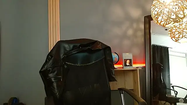 Snapshot of Reiko_85_ chatting on June 28, 2:23 pm Reiko 85 online show from June 28, 2:23 pm