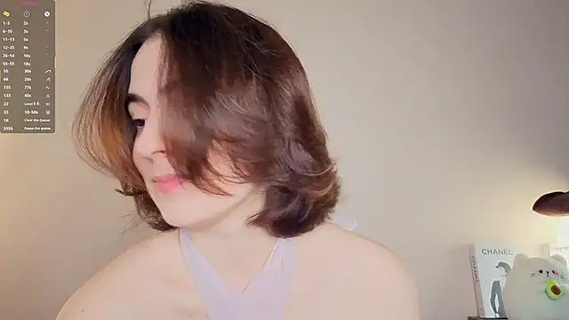 Snapshot of DracosMoon chatting on April 11, 7:35 am DracosMoon online show from April 11, 7:35 am