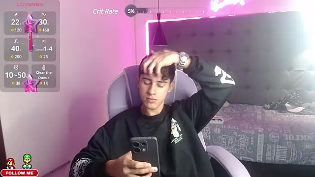 Snapshot of Dyla_n18 chatting on January 20, 11:21 pm Dyla n18 online show from January 20, 11:21 pm