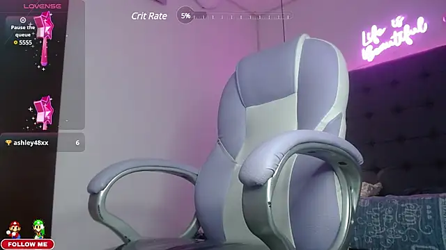 Snapshot of Dyla_n18 chatting on January 21, 2:22 am Dyla n18 online show from January 21, 2:22 am