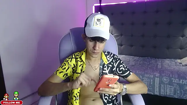 Snapshot of Dyla_n18 chatting on January 21, 11:45 pm Dyla n18 online show from January 21, 11:45 pm