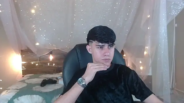 Snapshot of Dyla_n18 chatting on January 23, 11:26 pm Dyla n18 online show from January 23, 11:26 pm