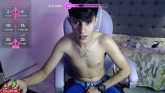 Snapshot of Dyla_n18 chatting on February 4, 10:24 pm Dyla n18 online show from February 4, 10:24 pm