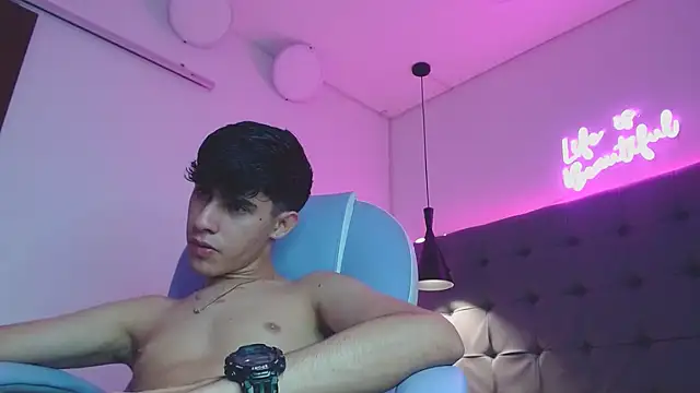 Snapshot of Dyla_n18 chatting on February 5, 1:26 am Dyla n18 online show from February 5, 1:26 am