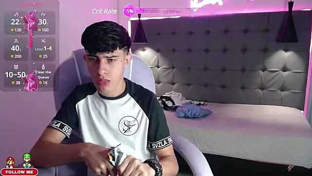 Snapshot of Dyla_n18 chatting on February 11, 11:01 pm Dyla n18 online show from February 11, 11:01 pm