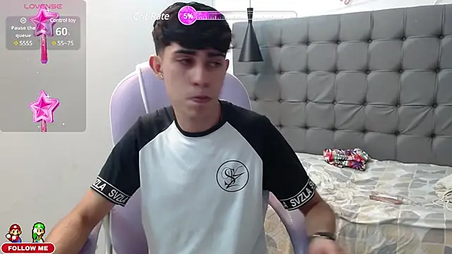 Snapshot of Dyla_n18 chatting on February 18, 11:19 pm Dyla n18 online show from February 18, 11:19 pm