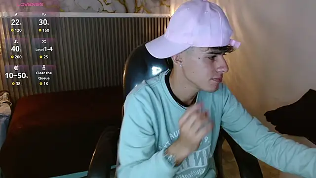 Snapshot of Dyla_n18 chatting on September 10, 10:54 pm Dyla n18 online show from September 10, 10:54 pm