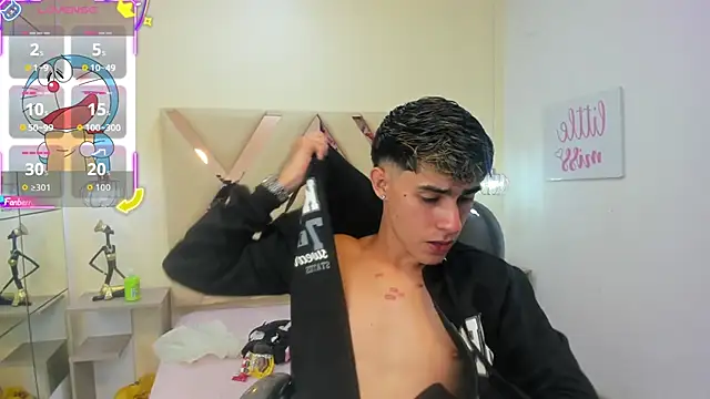 Snapshot of Dyla_n18 chatting on September 29, 9:52 pm Dyla n18 online show from September 29, 9:52 pm