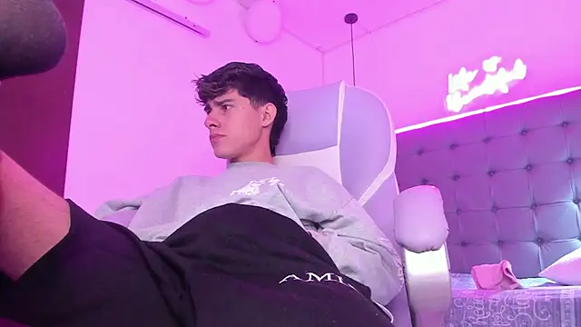 Dyla n18 online show from January 8, 8:00 pm