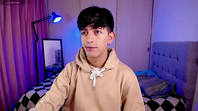 teobowny  online show from January 18, 2:02 pm