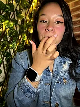 Snapshot of Liulee chatting on March 8, 2:04 am Liulee online show from March 8, 2:04 am