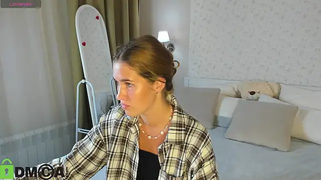 Jennifer Wadee online show from August 2, 9:57 pm