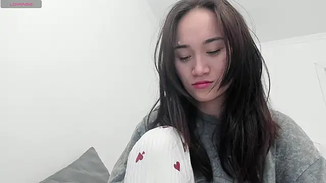 aenie online show from March 11, 8:20 am