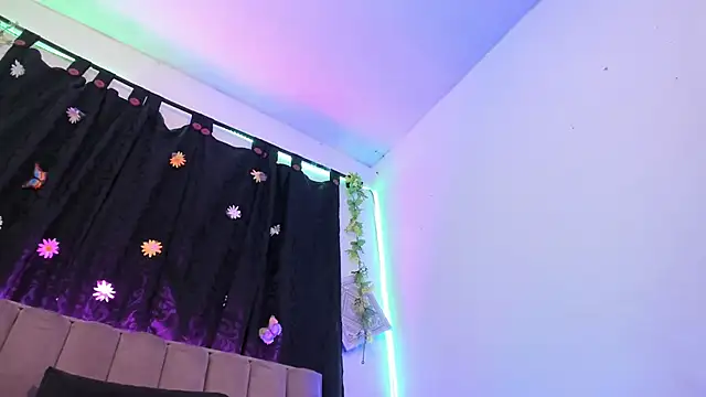 Snapshot of DeisyHarper chatting on September 30, 6:29 am DeisyHarper online show from September 30, 6:29 am