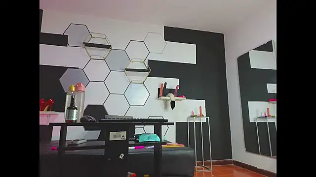 haileycat online show from January 6, 12:05 am