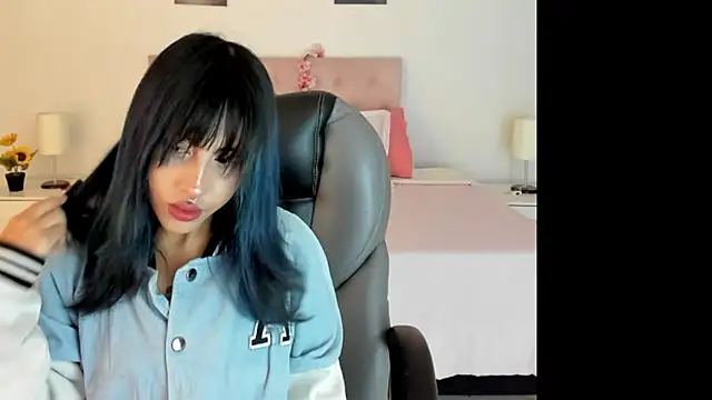 Kitty Pam online show from March 5, 4:45 am