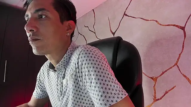 Snapshot of EdwardVlad chatting on December 6, 7:12 pm EdwardVlad online show from December 6, 7:12 pm