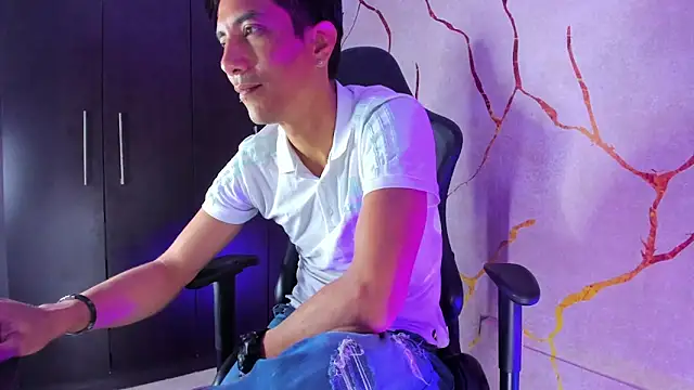 Snapshot of EdwardVlad chatting on December 13, 10:13 pm EdwardVlad online show from December 13, 10:13 pm