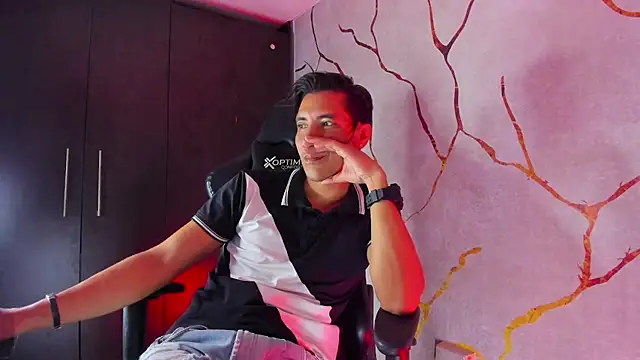 Snapshot of EdwardVlad chatting on December 21, 10:51 pm EdwardVlad online show from December 21, 10:51 pm