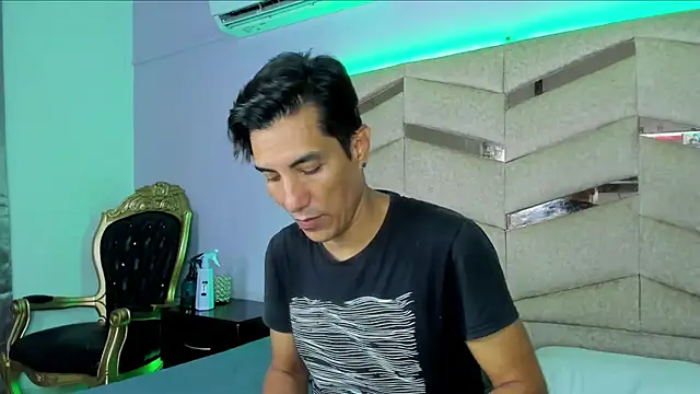 Snapshot of EdwardVlad chatting on December 27, 7:35 pm EdwardVlad online show from December 27, 7:35 pm