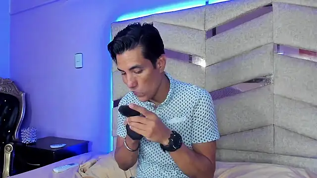 Snapshot of EdwardVlad chatting on December 28, 7:43 pm EdwardVlad online show from December 28, 7:43 pm